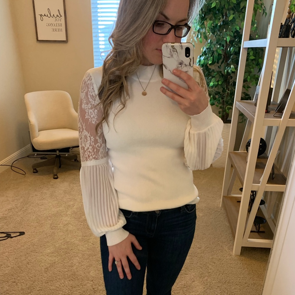 White Cotton Sweater with lace and polyester sleeves